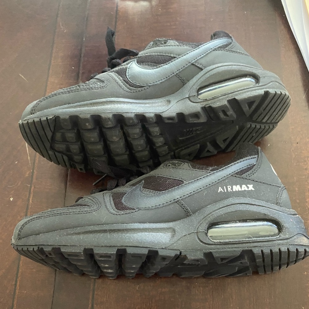 Boys Nike air max black size 3.5Y